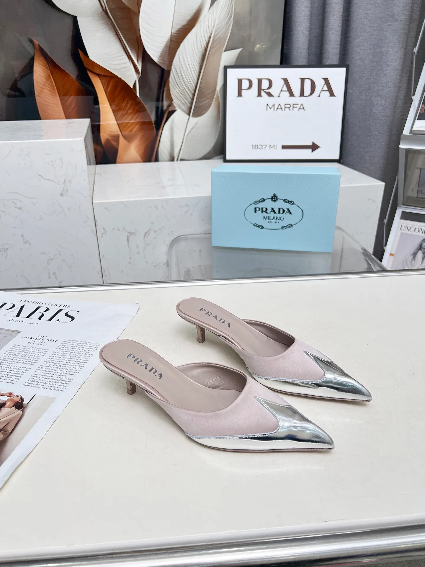 👟👟Ex-factory price 520👟👟 🏧2025 T show Mule shoes, silk pointed toe series🏧 (highest version with top packaging) PRADA 2025𝐬𝐬Prada new product, (top version) is coming! prada25 "T-stage show style" mainly promotes hot-selling styles, made of silk material and TPU Muller series spring and summer single shoes and sandals series. Made of high-quality silk satin and Tpu mirror material, a full range of simple light plate logo hot stamping. ——————————————————❣️ 2025SS PRADA spring and summer simple style, it looks so good. Various Internet celebrities have planted popular styles, awakening the imagination of skirt trains, corsets and bra curves, streamlined to the extreme ~ super popular series of hot products, with iconic logos on the heels or on the feet, as well as prismatic pointed toes, and angular lines are clearly defined.  Prada spring2025’s latest presentation is also wonderful with different styles! This season's Prada styles are simpler in design than before. They don't deliberately pursue a trendy or sporty feeling. They are all natural. The colors are also made of bright spring and summer eye-catching colored silks with pointed toes. They are so simple and beautiful. 😋The original shoes are developed and purchased from Italian counters, and are reproduced 1:1 according to the original taste. The newly opened low heel of 4cm has the same concave and convex height as the original version, creating a variety of sandals and slippers: low heel, pointed toe and half drag. 💛❤️ 💛❤️ ⚛Baotou low heel 4cm. ⚛Sale size: 35-41 (customized at 42.43) ⚛Top silk satin fabric + sheepskin lining + Italian triple-A cowhide bottom. 💙"Multiple colors, all official colors can be produced".